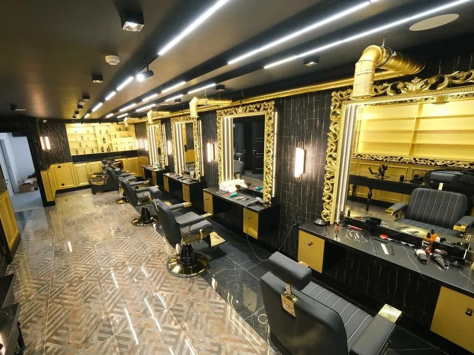 Oligarh barber club