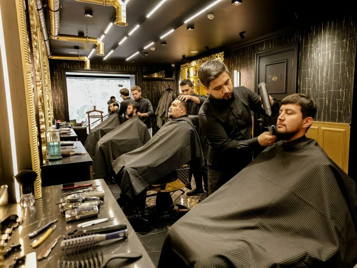  Oligarh barber club